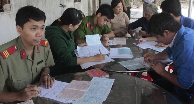 CA huyện Dương Minh Châu: Hỗ trợ người dân đổi sổ hộ khẩu